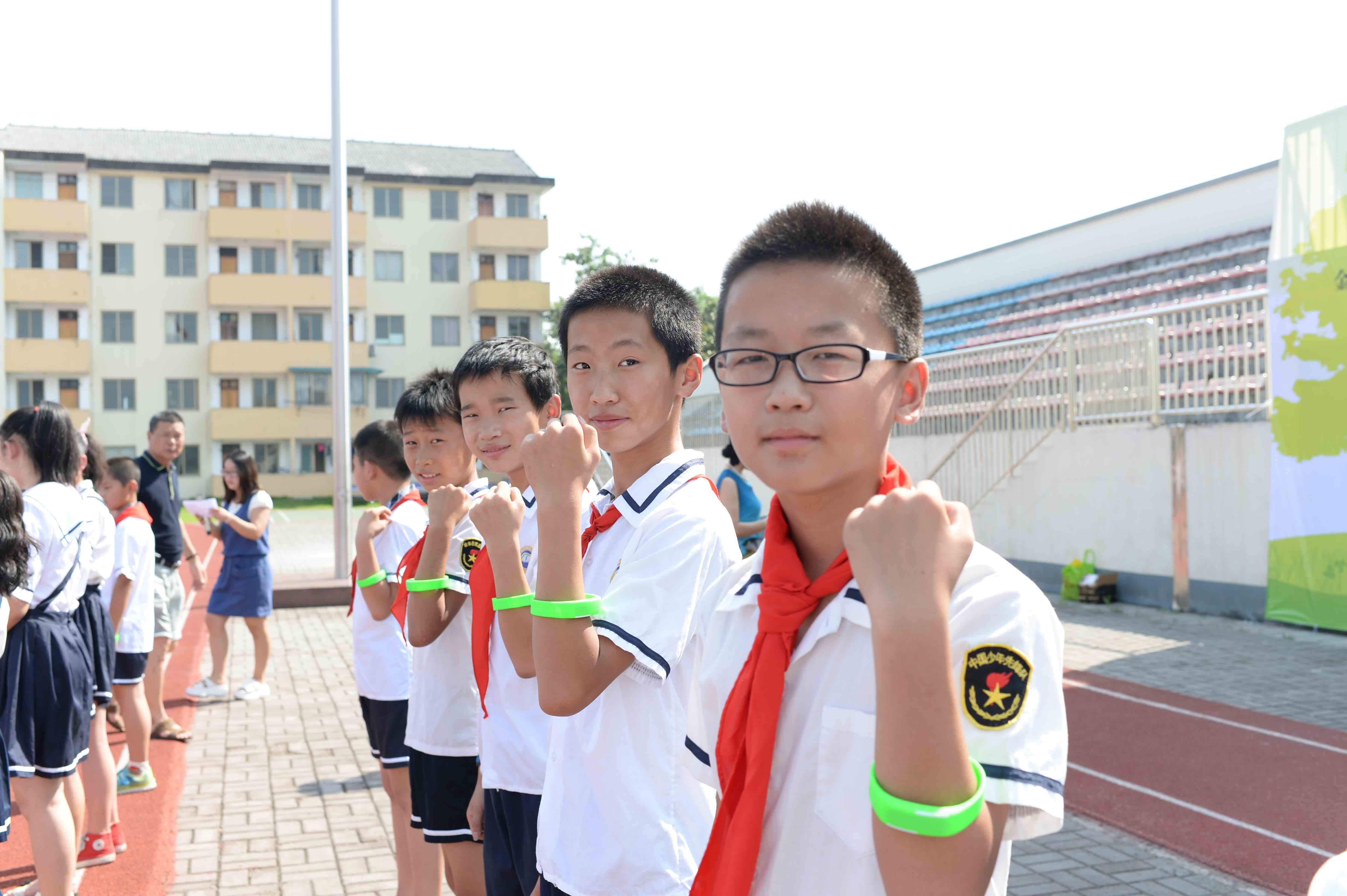 早上,金华市苏孟小学为健康体质测试举办了一次别开生面的成绩发布会