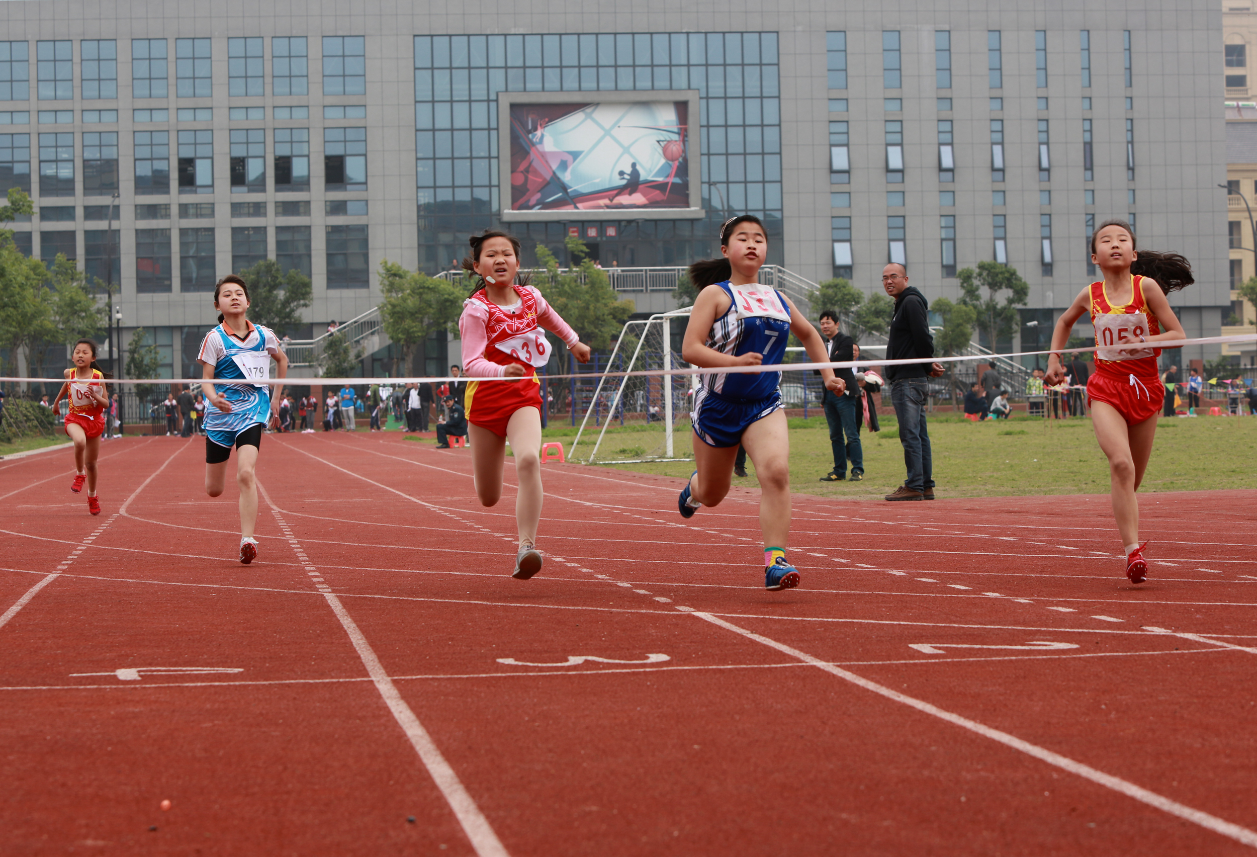 慈溪市举行第二十届小学生田径运动会