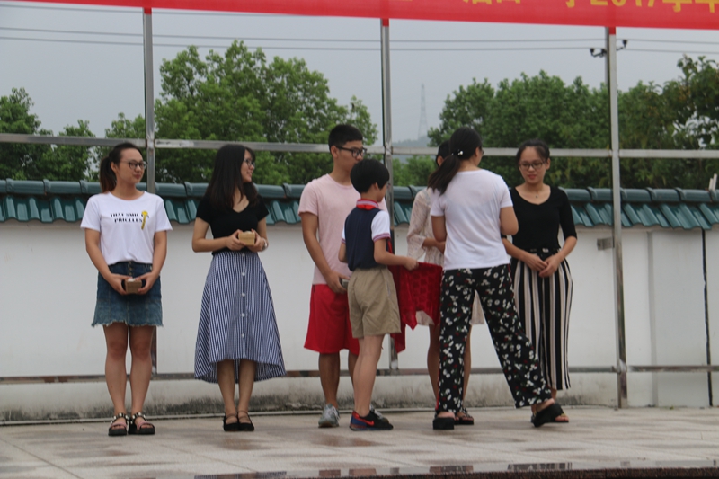 诸暨店口一小新学期第一次升旗仪式新意多